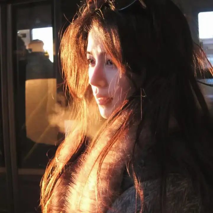 那女孩是谁