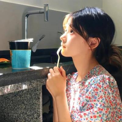 绿茵春色